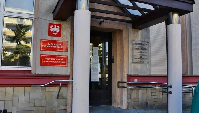 Stowarzyszenie Trybunalskie Veto protestuje przeciwko transkrypcji zagranicznych małżeństw jednopłciowych w Piotrkowie