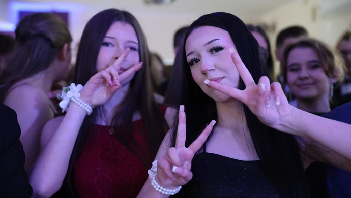 Nowator niespodzianką wieczoru! Tak bawili się ósmoklasiści SP 16 w Piotrkowie 