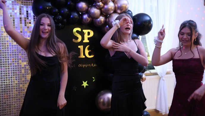 Nowator niespodzianką wieczoru! Tak bawili się ósmoklasiści SP 16 w Piotrkowie 