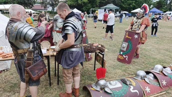 Pięć godzin podróży przez wieki. XIII Piknik Historyczny w Akademii Piotrkowskiej