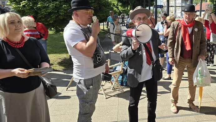 Piotrków znów zamieni się w plan filmowy. Barwny happening wraca na dworzec PKP