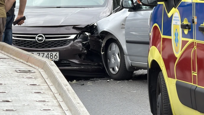 Zasłabła i czołowo zderzyła się z Oplem. Groźnie na Łódzkiej