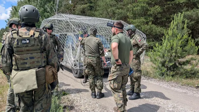 Nietypowe ćwiczenia w regionie. Drony rozbijały się o specjalną siatkę