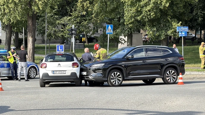 Zasłabła i zderzyła się z „elką”. Auto samo wezwało pomoc 