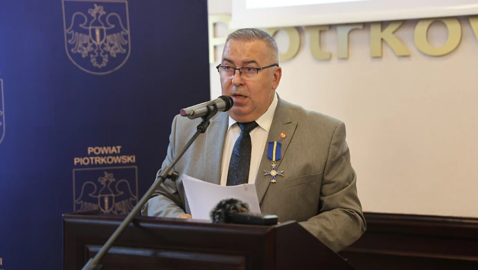 Zarząd Powiatu Piotrkowskiego z absolutorium. Burzliwa debata o drogach i długach Powiatowego Centrum Medycznego