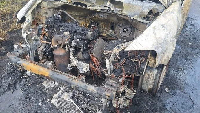 Citroen doszczętnie spłonął na S8 pod Piotrkowem