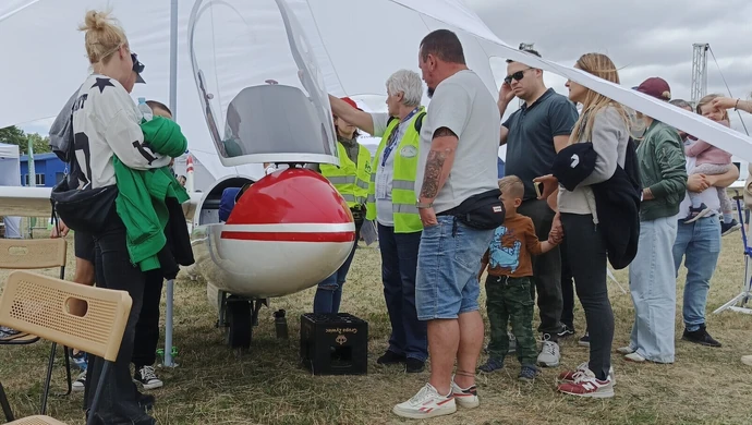 Fly Fest 2026 wystartował. Dwa dni lotniczych emocji na piotrkowskim lotnisku