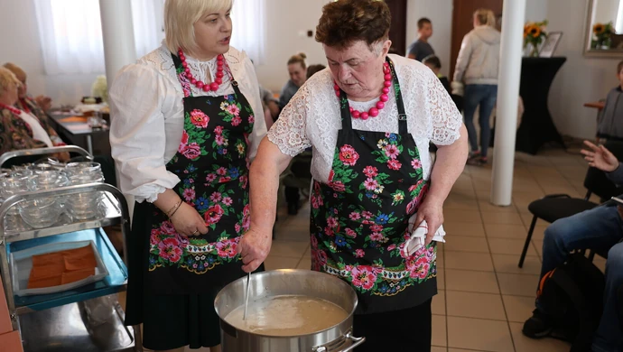 Zapach zalewajki wypełnił Dom Ludowy. Gościmowice Pierwsze przypomniały smak dawnych lat