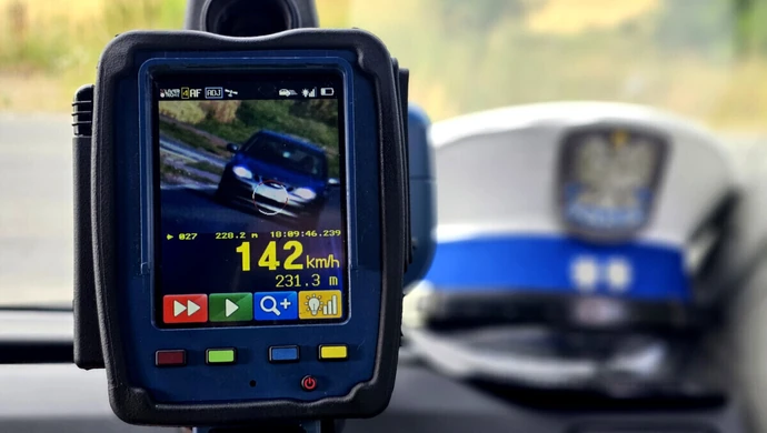 142 km/h w zabudowanym. 32-letni kierowca Saaba musi słono zapłacić