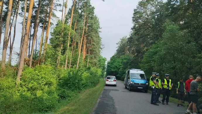 Wypadek 16-latki na hulajnodze. Lądował LPR