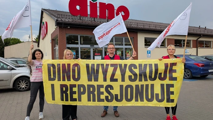  Protest w DINO w Piotrkowie.  Zwolnione pracownice wsparł Piotr Ikonowicz