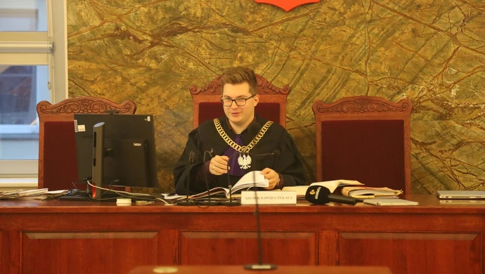 Ponad 13 tysięcy złotych zniknęło ze składki na studniówkę. Ruszył proces Emilii Z.