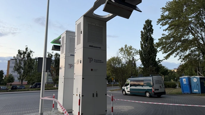 30-latek porażony prądem na stacji ładowania autobusów w Piotrkowie. Trafił do szpitala