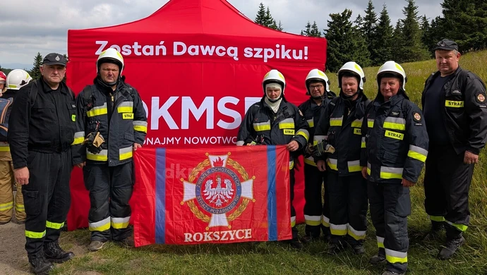Strażacy z Parzniewic i Rokszyc zdobyli Śnieżnik, by promować dawstwo szpiku