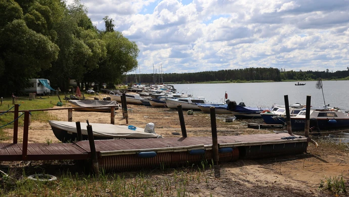 Zalew Sulejowski traci wodę. Mieszkańcy alarmują, Wody Polskie wyjaśniają przyczyny
