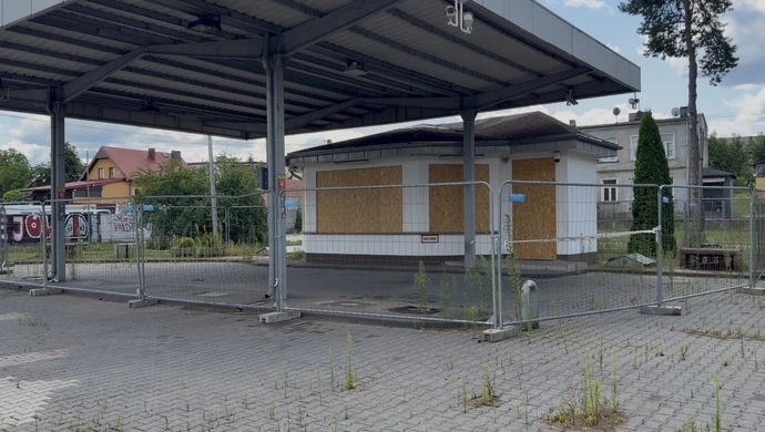 Od prawie roku Sulejów żyje bez stacji paliw. Nową zablokowali mieszkańcy