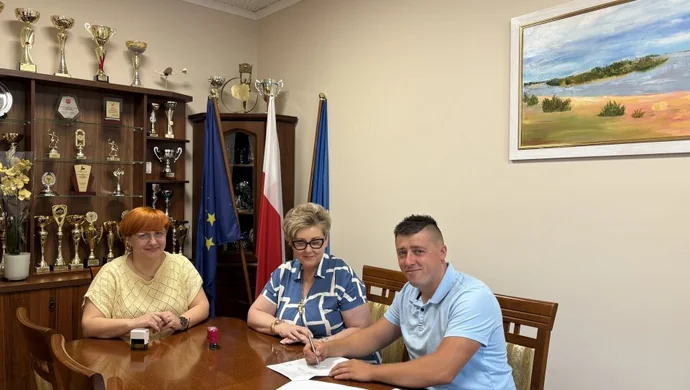 Gmina Łęki Szlacheckie podpisała umowę na zagospodarowanie terenu w Teklinie