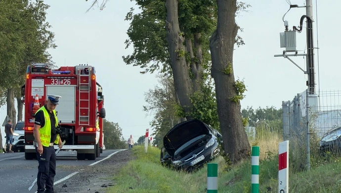 DK91 całkowicie zablokowana po zderzeniu dwóch samochodów