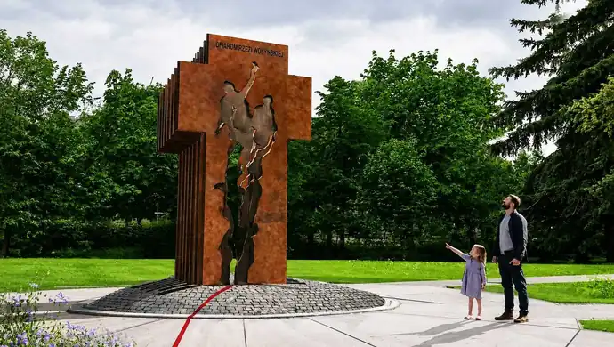 Zaprezentowano zwycięską koncepcję pomnika Ofiar Rzezi Wołyńskiej w Piotrkowie. „Nie o zemstę, lecz o pamięć”