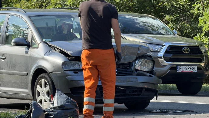 Zderzenie dwóch Volkswagenów na DK12. Jedna osoba trafiła do szpitala
