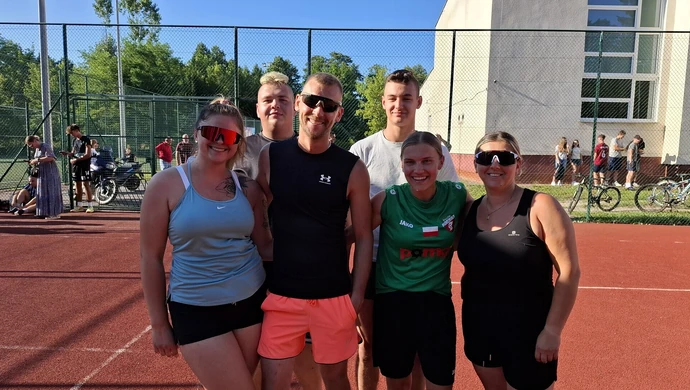 W Dąbrowie nad Czarną rozegrano turniej siatkówki o Puchar Wójta Gminy Aleksandrów. Do sportowej rywalizacji przystąpiło sześć drużyn reprezentujących sołectwa. Najlepsza okazała się ekipa z Wólki Skotnickiej.