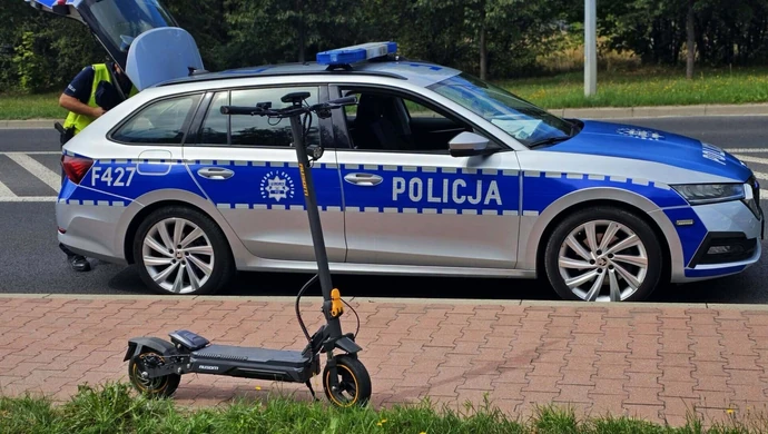 Jechał hulajnogą elektryczną po alkoholu. Dostał 2500 zł mandatu