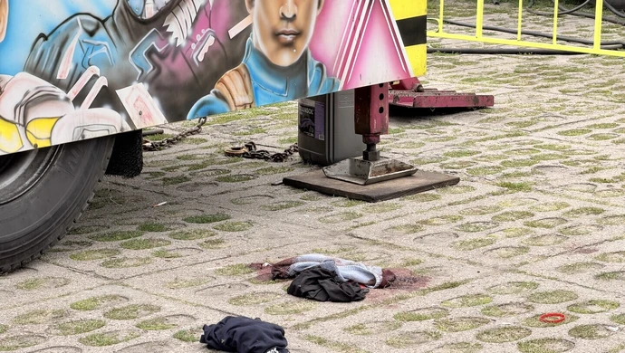Koszmar na wesołym miasteczku podczas Dni Sulejowa. 25-latka zabrało LPR