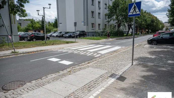Kierowcy, na ul. Fabrycznej w Bełchatowie zwalniamy. Jest próg zwalniający