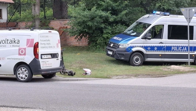 15-letni hulajnogista wyjechał wprost pod Fiata. Kask uratował mu życie