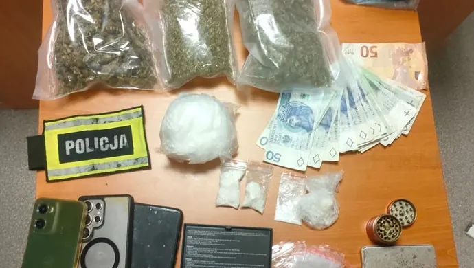 Prawie pół kilograma narkotyków w mieszkaniu. 38-latek z Piotrkowa aresztowany