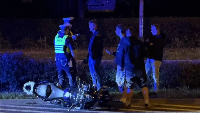 Motocyklista zderzył się z osobówką w Piotrkowie. Zakończyło się mandatem ponad 1000 zł