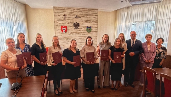 12 nauczycielek z awansem zawodowym