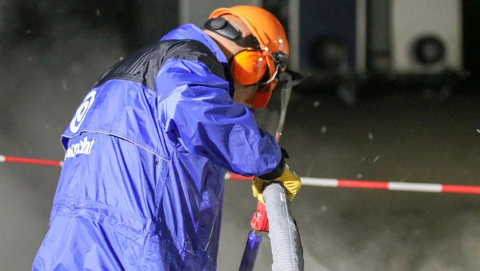 Odzież robocza na zimę – jak dobrać kurtkę i spodnie robocze do niskich temperatur