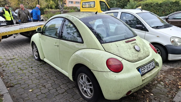 Porzucone auta znikają z ulic Piotrkowa. Kiedy straż miejska może je odholować?