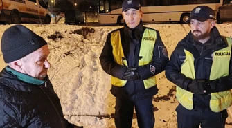 Piotrków.  Policjanci i pracownicy MOPR szukali osób potrzebujących pomocy