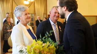 Złote gody w Piotrkowie. Medale za 50 lat wspólnego życia wręczone siedmiu parom