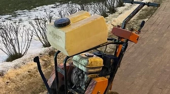 Przecinarka na rondzie Sulejowskim w Piotrkowie Trybunalskim. Leżała na jezdni w godzinach szczytu