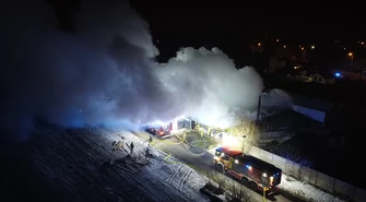 Pożar tartaku w Piotrkowie Trybunalskim. Płonie zakład przy ul. Roosevelta, świadkowie mówią o wybuchach