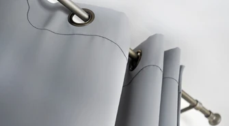 Zasłony na przelotkach – nowoczesny sposób na łatwe upięcie tkanin