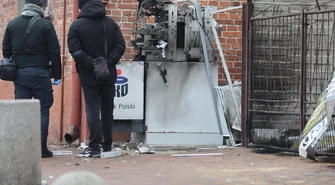 Wysadzili bankomat w centrum Gorzkowic pod Piotrkowem. Sprawcy uciekli bez łupu