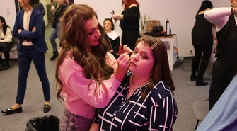 Salon piękności przed wielkim balem. Tak wyglądały przygotowania do „Night to Shine” w Tomaszowie Mazowieckim