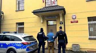 Policjanci z Sulejowa zatrzymali poszukiwanego 33-latka po pościgu przez pola