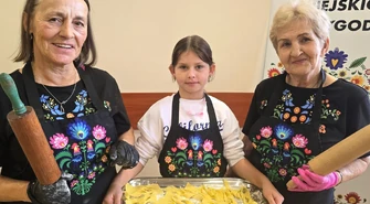 KGW z Woli Krzysztoporskiej uczyło dzieci, jak robić faworki na Tłusty Czwartek