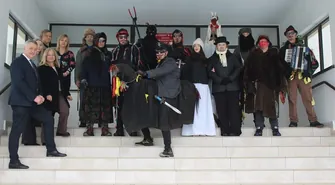 Tradycja wciąż żywa — zapustnicy w Urzędzie Gminy w Grabicy