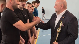 Halowy Turniej Piłki Nożnej Strażaków. Podwójny sukces drużyn z gminy Czarnocin