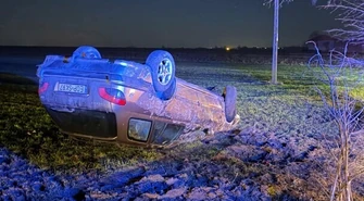 Peugeot dachował w Tychowie. Kierowca zniknął przed przyjazdem służb