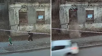 Ściana pustostanu runęła na chodnik przy Jagiellońskiej.  Czy dojdzie do tragedii? 