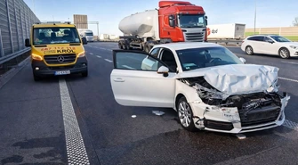  24-latka wjechała w ciężarówkę na A1 pod Piotrkowem. Były duże utrudnienia w kierunku Katowic