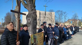	Ulicami Piotrkowa przeszedł Męski Różaniec. Wydarzenie odbyło się Po raz 84.