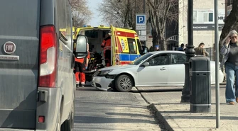 Wyjechał wprost pod motocykl. Jedna osoba trafiła do szpitala 